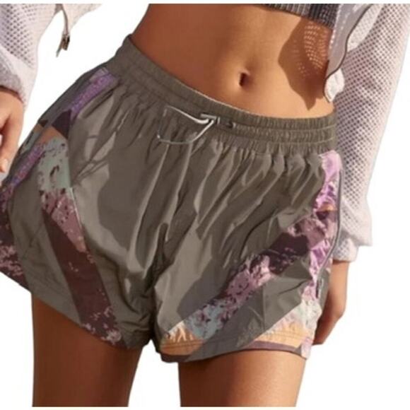 Free People Movement Reflective Shorts Sz M Silver Now You See Me Running - Picture 2 of 8